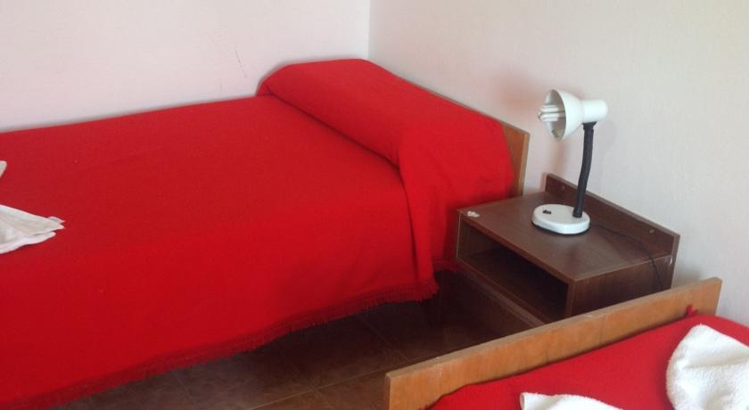 Отель Hotel Roble