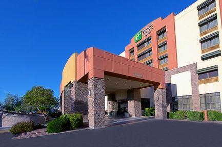 Отель Holiday Inn Express Hotel & Suites Tempe