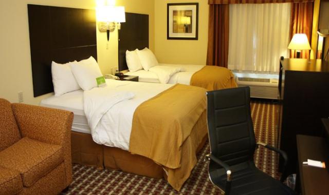 Отель La Quinta Inn & Suites Raymondville