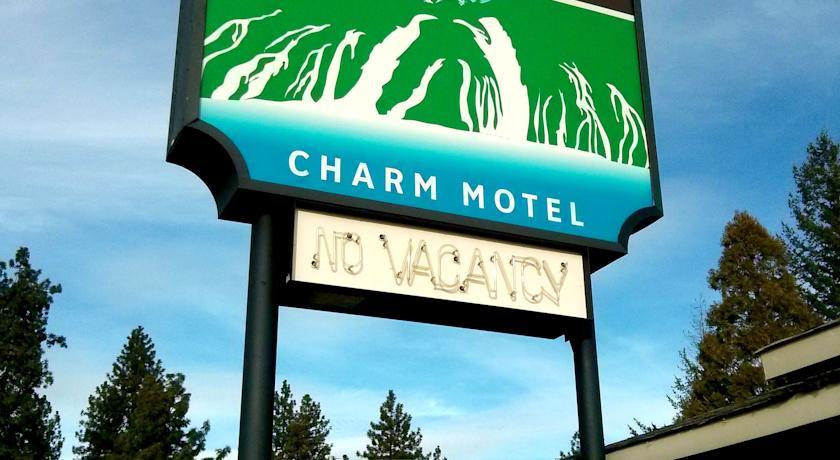 Отель Charm Motel & Suites