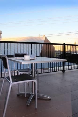 Отель The Premier Hotel Broadmeadow