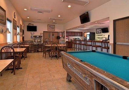 Отель Rodeway Inn & Suites Hoisington