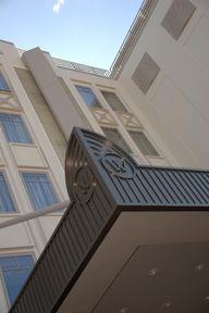 Отель The Wyvern Hotel