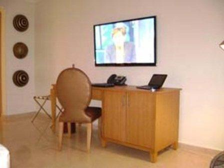 Отель Victoria Crown Plaza Hotel