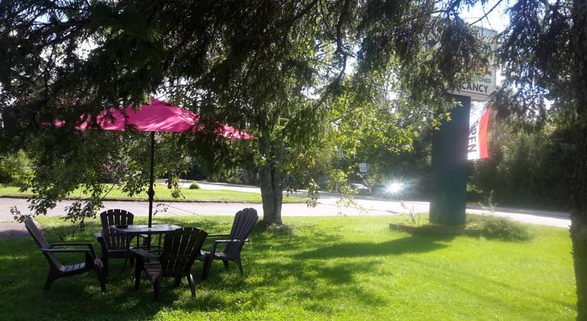 Отель Greenside Motel