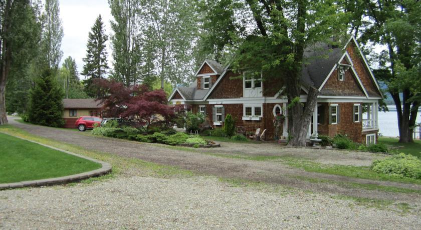 Отель The Maples Waterfront Resort and BB