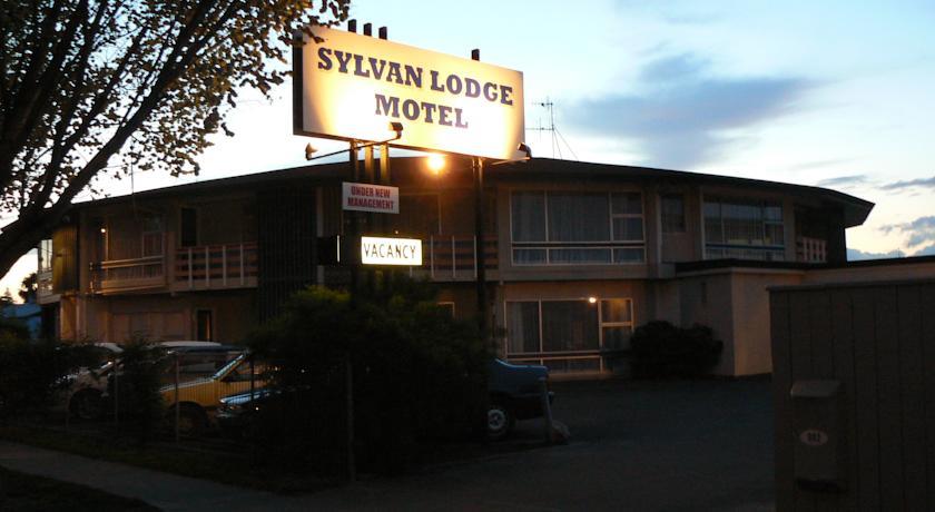 Отель Sylvan Lodge Motel