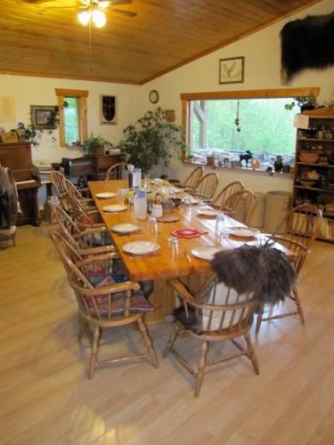 Мини-отель Lone Pine Ranch Bed & Breakfast & Bale