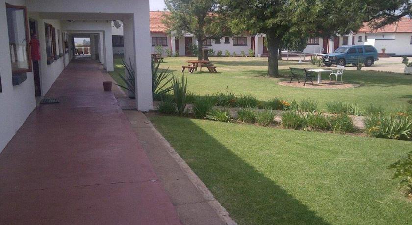 Отель Olive Grove Country Lodge