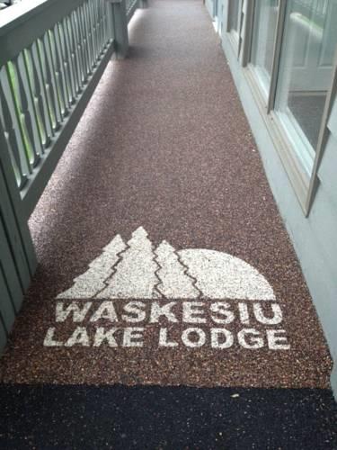 Отель Waskesiu Lake Lodge