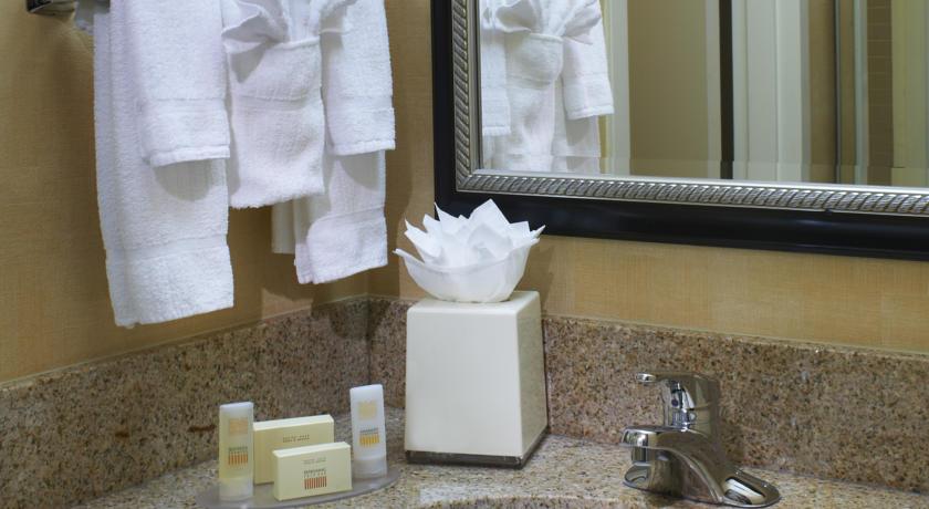Отель Courtyard Naperville