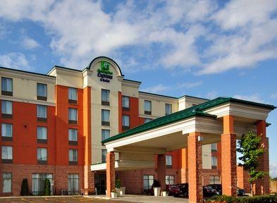 Отель Holiday Inn Express Hotel & Suites Brampton