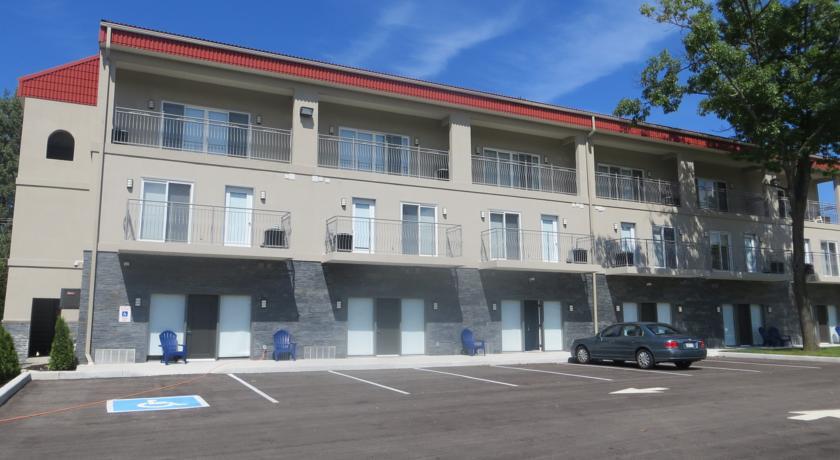 Отель Wasaga Riverdocks Hotel Suites