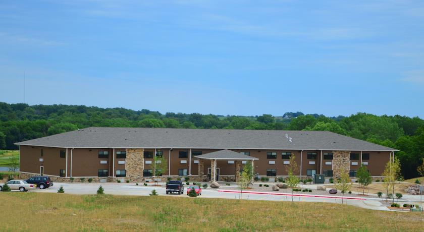 Отель Boulders Inn & Suites - Polk City