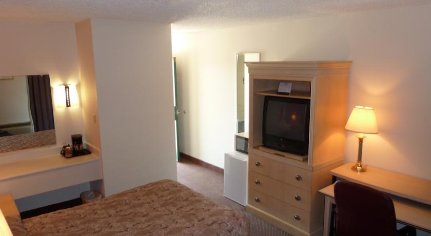 Отель Canterbury Inn & Suites