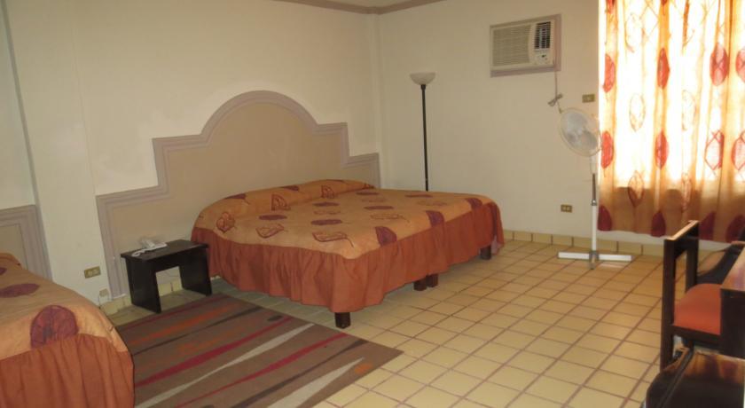 Отель Hotel Plaza Jacona