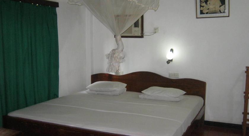 Отель ACME Transit Hotel