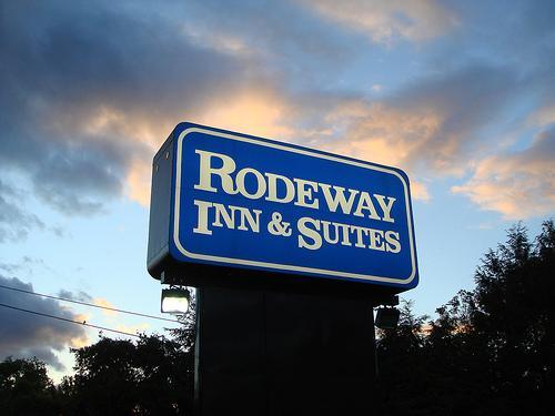 Отель Rodeway Inn & Suites New Paltz
