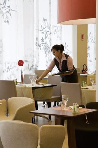 Отель Novotel Bologna Fiera