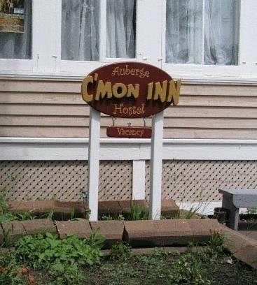 Хостел Auberge C'mon Inn Hostel