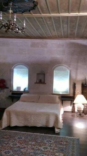 Oddest Cave Suite Aparts