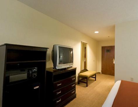 Отель Holiday Inn Express & Suites Philadelphia-Choctaw