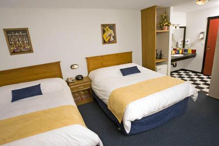 Отель The Bulldog Hotel