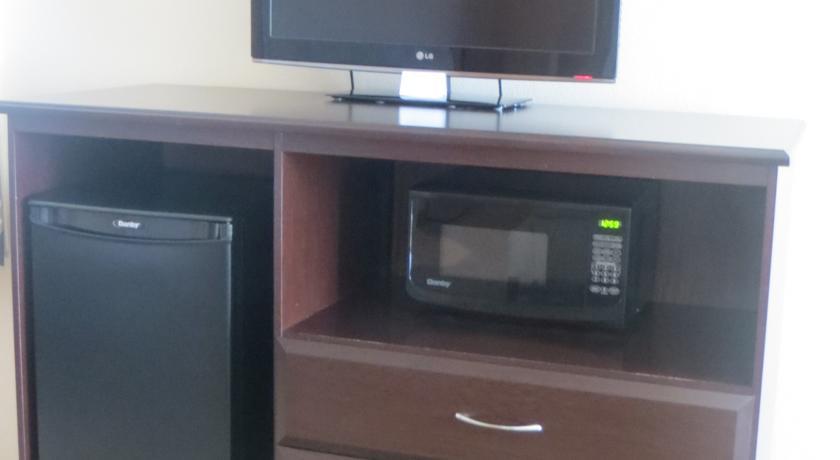 Отель Boulders Inn & Suites