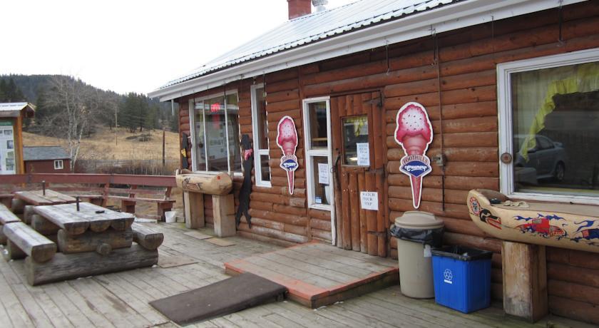 Отель Lee's Corner Cabins