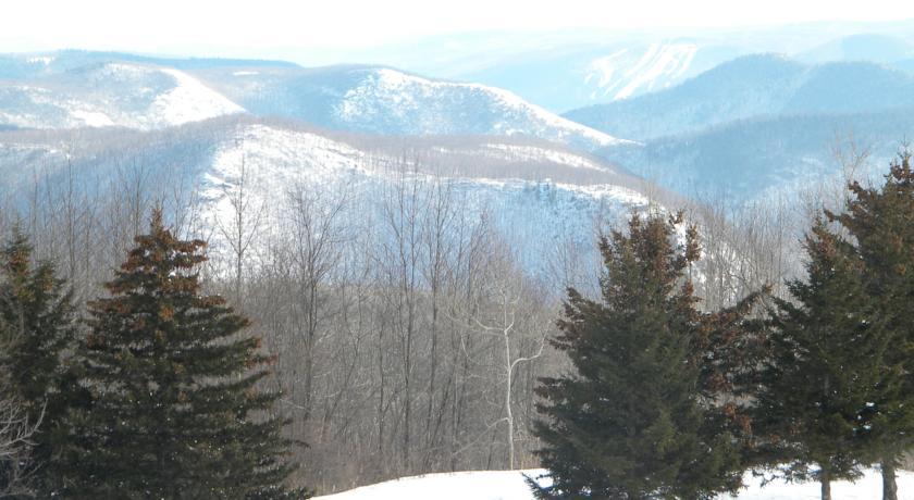 Отель Whitcomb Summit Retreat