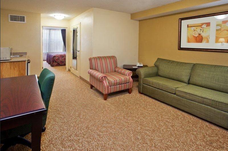 Отель Days Inn & Suites Tucker