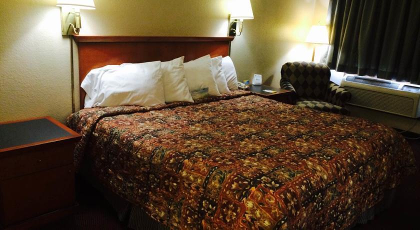 Отель Days Inn Pratt