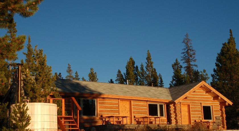 Отель Atnarko Lodge