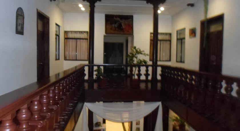 Hotel 4 mundos
