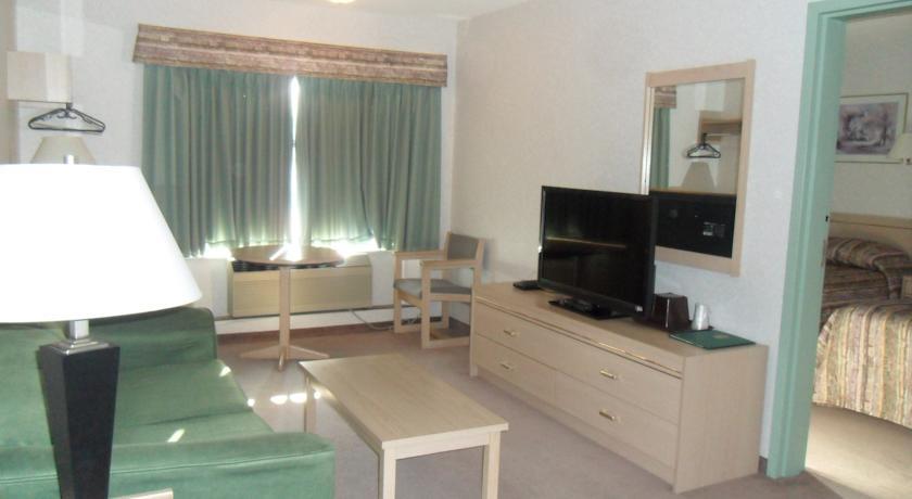 Отель Bay Hill Inns & Suites