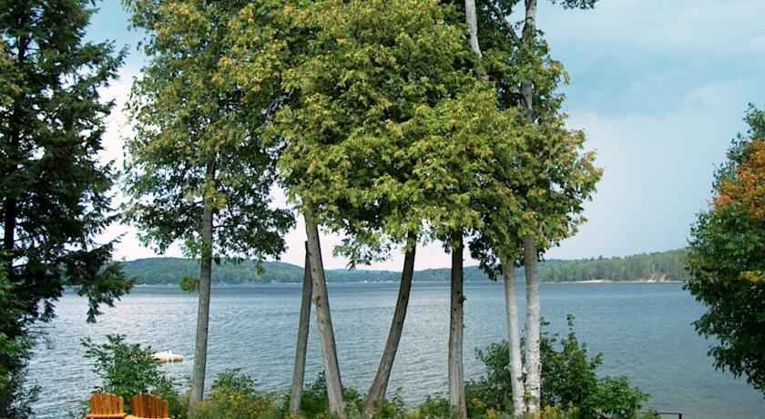 Мини-отель 12 Mile Lake Bed and Breakfast