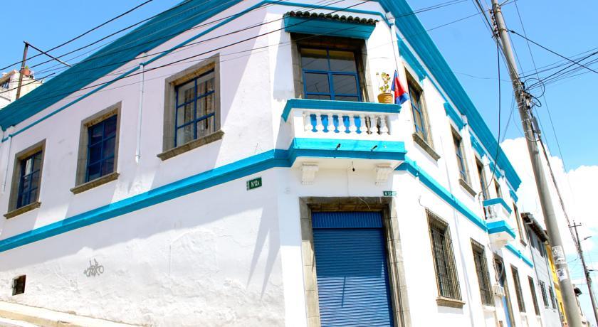 Апартаменты The Blue Door Housing