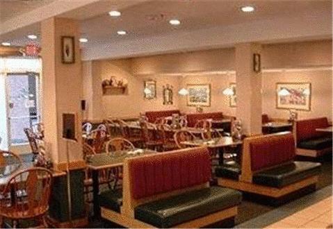 Отель Fredericksburg Hospitality House Hotel