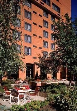 Отель Albany Marriott