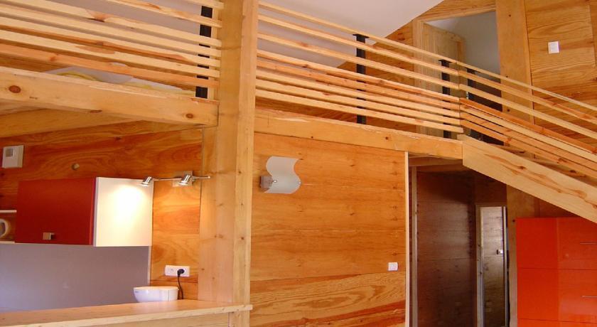Апартаменты Village de Gîtes Les Sous-bois de la Bastide