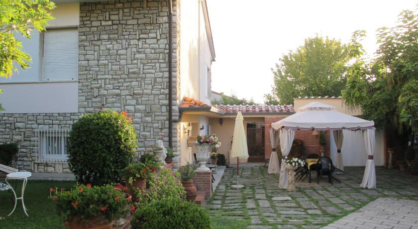 Апартаменты Villa San Genesio