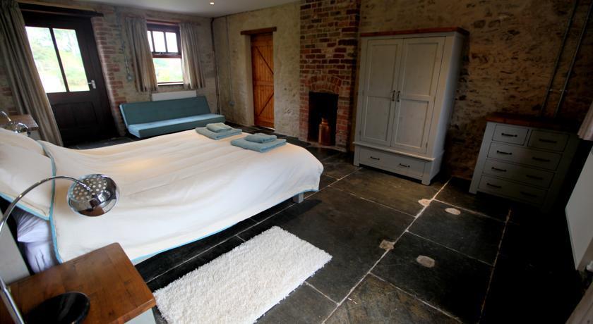 Апартаменты Lower Thurlibeer Holiday Home