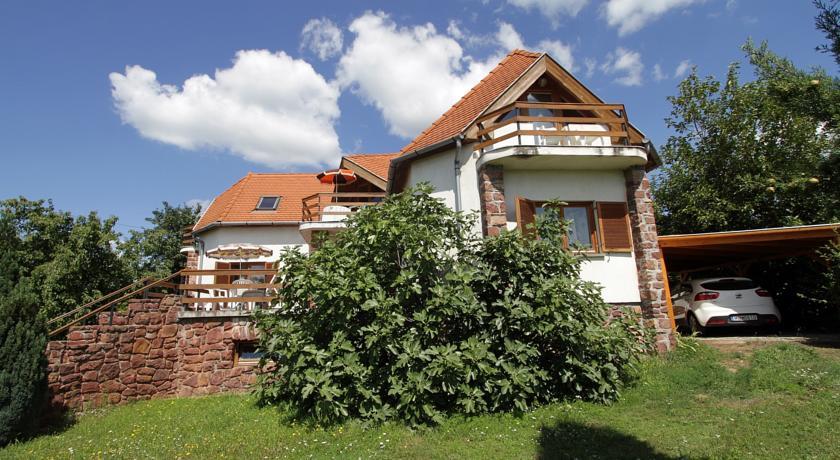 Апартаменты Vöröskő apartmanház