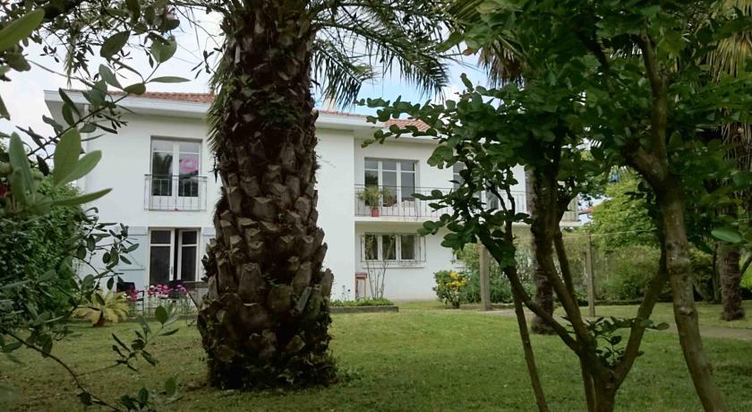 Апартаменты Villa La Roseraie