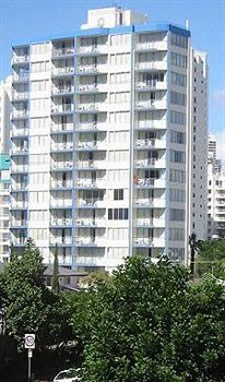 Quarterdeck Apartments