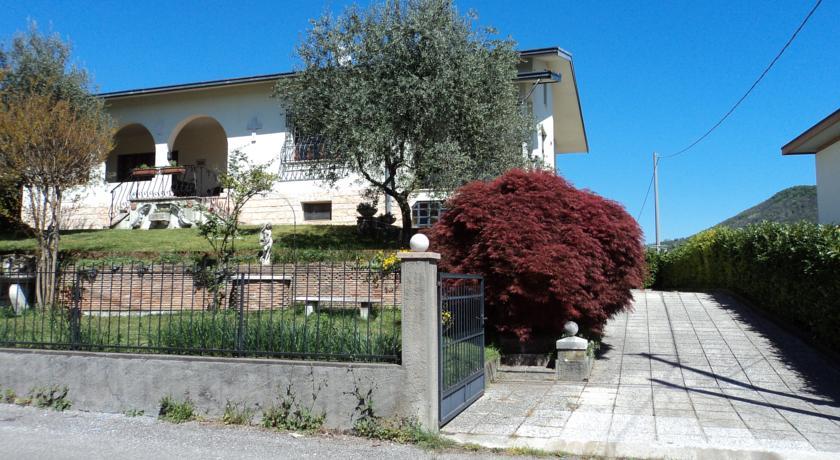 Мини-отель B&B Tra Laghi e Colline