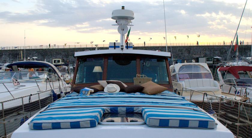 Отель Boat Sea Dreams Charter