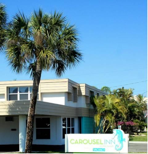 Отель Carousel Inn on the Beach