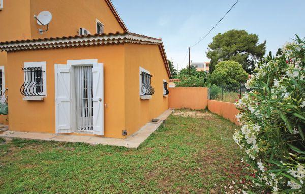 Апартаменты Holiday home Sanary sur Mer MN-1447
