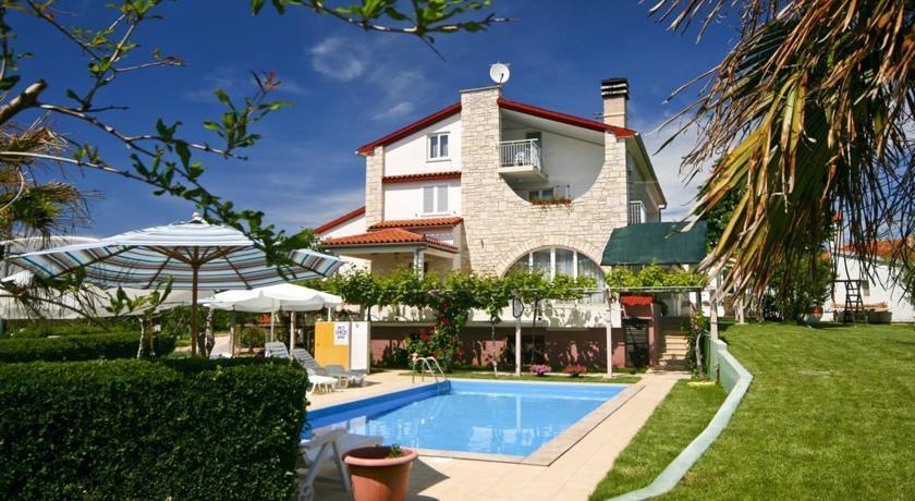 Apartment Biskupija 25